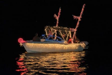 Destination Downtown Edenton, Kick-Off to Christmas: Downtown Tree Lighting & Flotilla